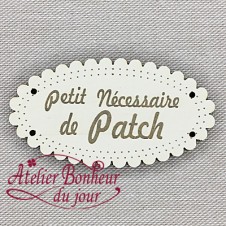 Bouton décoratif en bois "petit nécéssaire de patch" Ivoire