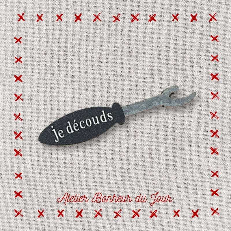 Decorative wooden button "Seam ripper" Atelier bonheur du jour