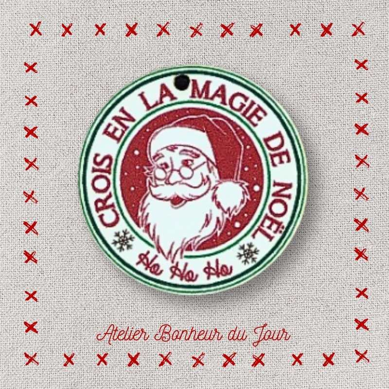 Decorative wooden button-medal “Believe in the magic of christmas" Atelier bonheur du jour