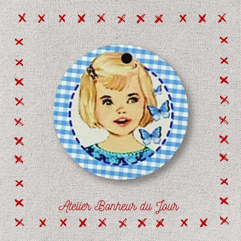 Decorative wooden button "Little girl gingham" wood medallion to hang Atelier bonheur du jour