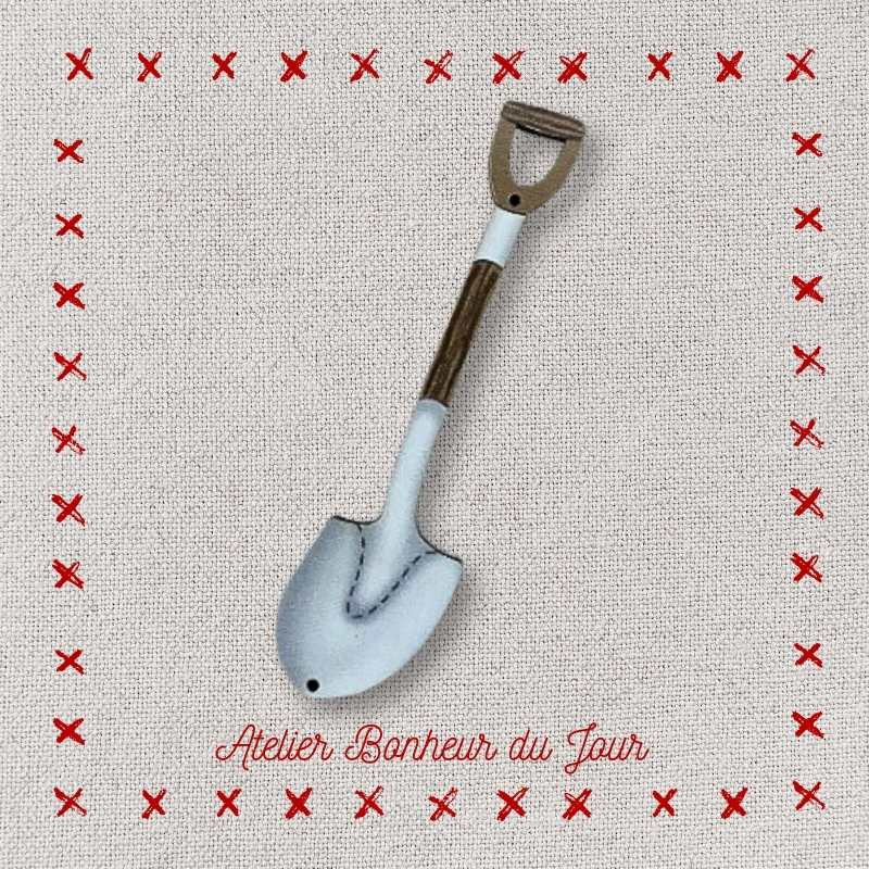 decorative wooden button "Gardening shovel" Atelier Bonheur du jour