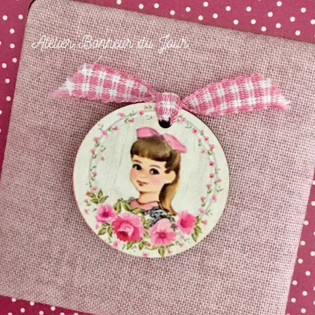 Decorative wooden button"Little girl roses" wood medal to hang Atelier bonheur du jour