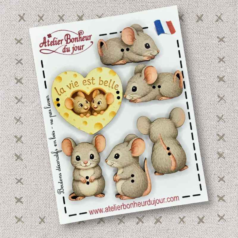 Decorative wooden buttons "Life is beautiful, mouse" Atelier Bonheur du jour